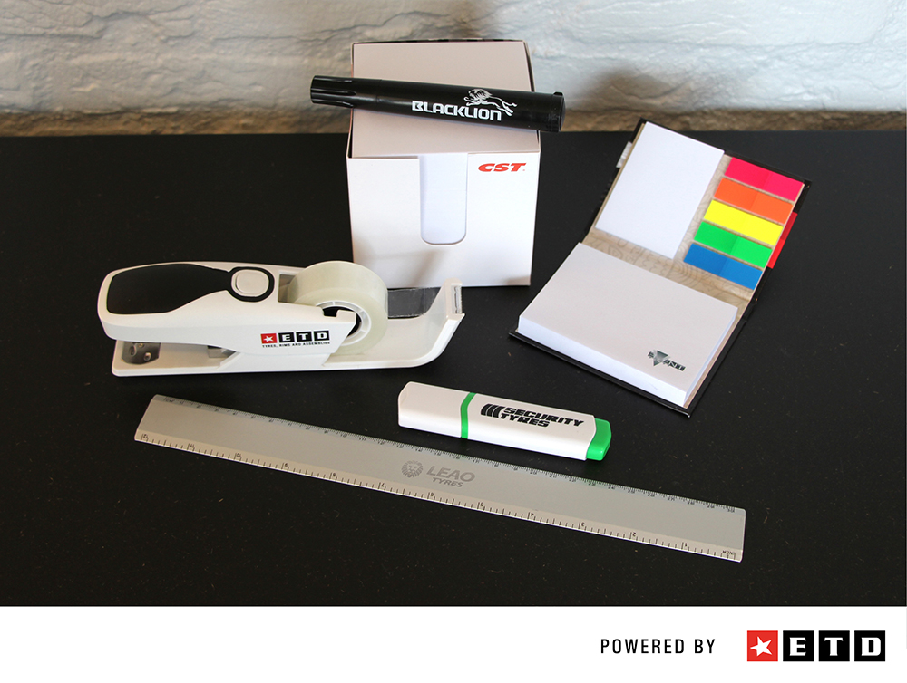 memo block, sticky notes, permanent marker, tekstmarker, tapler, ruler